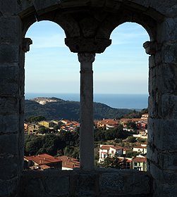 Veduta dalla bifora del Palazzo, l'unica sopravvisuta