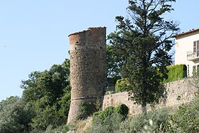 Monticchiello | Torre rotonda della cinta muraria