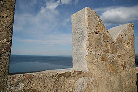 Particolare della merlatura dell'Esedra